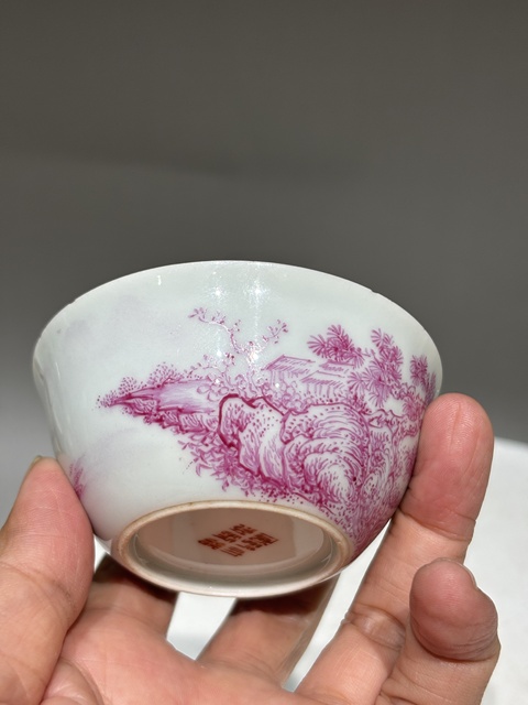 古玩陶瓷胭脂紅彩山水紋臥足杯真品鑒賞圖