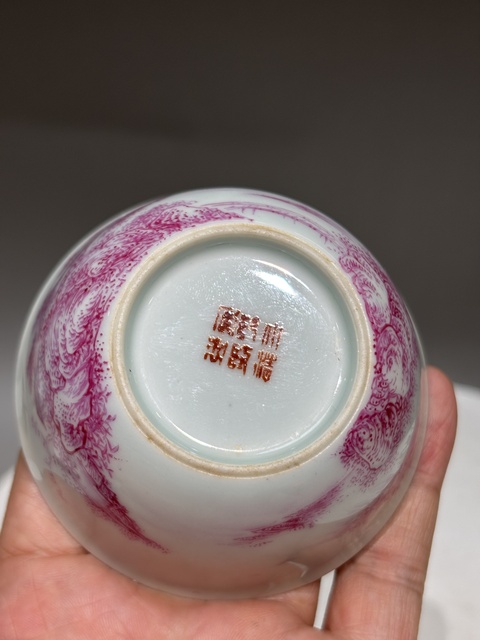 古玩陶瓷胭脂紅彩山水紋臥足杯真品鑒賞圖