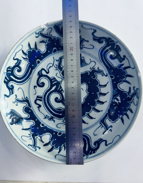 古玩陶瓷摩羯龍紋青花盤真品鑒賞圖
