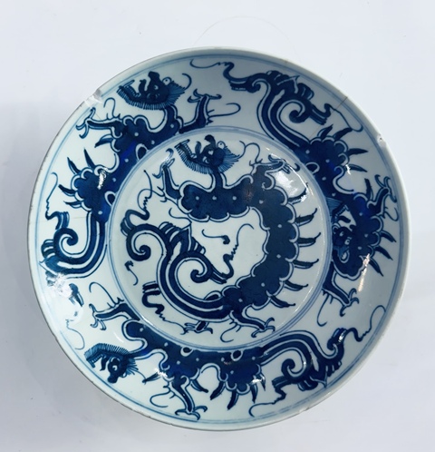 古玩陶瓷摩羯龍紋青花盤真品鑒賞圖