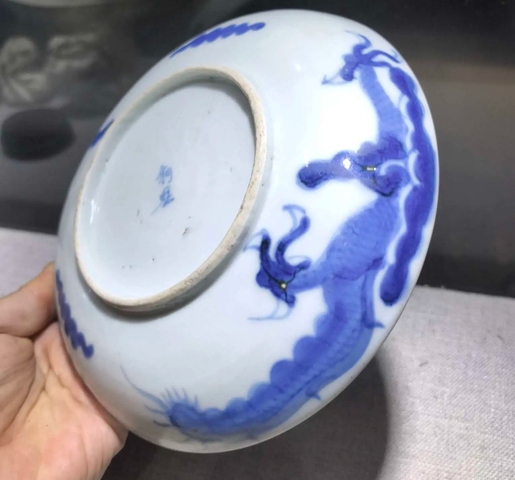 古玩陶瓷德化窯青花過墻龍紋盤真品鑒賞圖