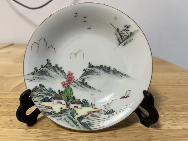 古玩陶瓷粉彩山水紋盤真品鑒賞圖