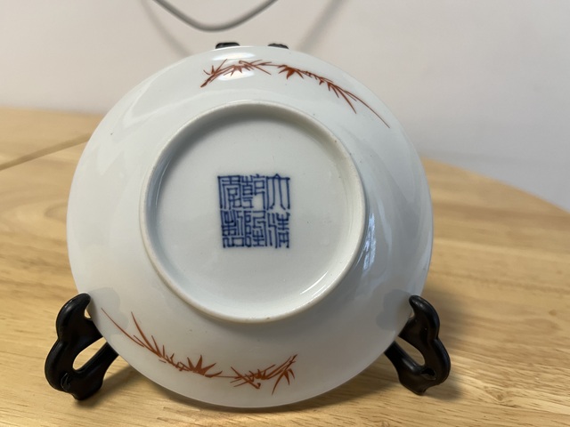 古玩陶瓷粉彩山水紋盤真品鑒賞圖