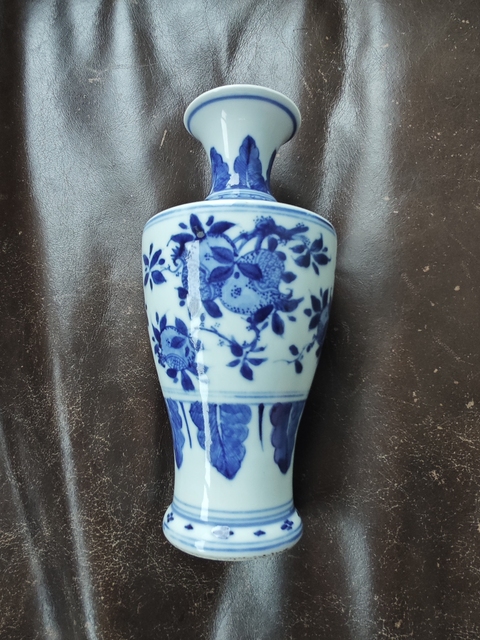 古玩陶瓷青花三多紋撇口瓶真品鑒賞圖