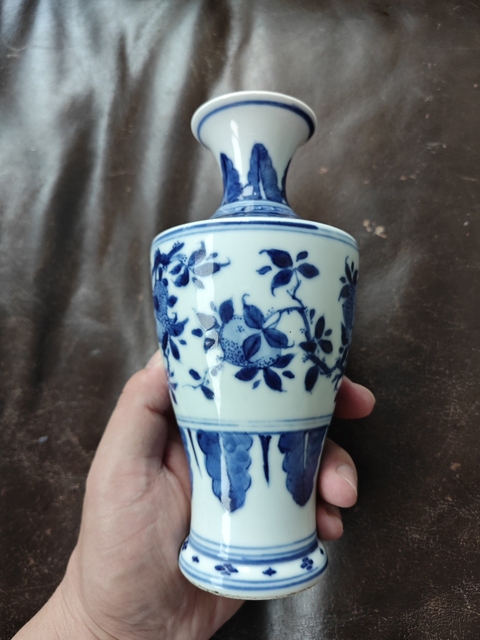 古玩陶瓷青花三多紋撇口瓶真品鑒賞圖