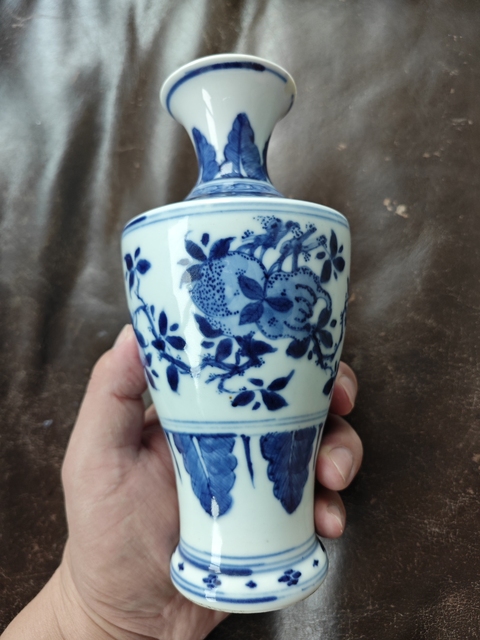 古玩陶瓷青花三多紋撇口瓶真品鑒賞圖