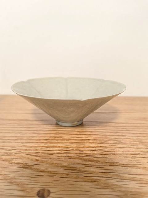 古玩陶瓷湖田窯葵口斗笠盞真品鑒賞圖