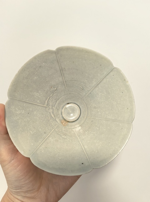 古玩陶瓷湖田窯葵口斗笠盞真品鑒賞圖