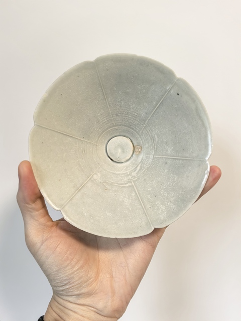 古玩陶瓷湖田窯葵口斗笠盞真品鑒賞圖