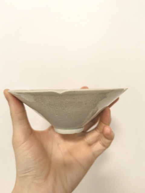 古玩陶瓷湖田窯葵口斗笠盞真品鑒賞圖