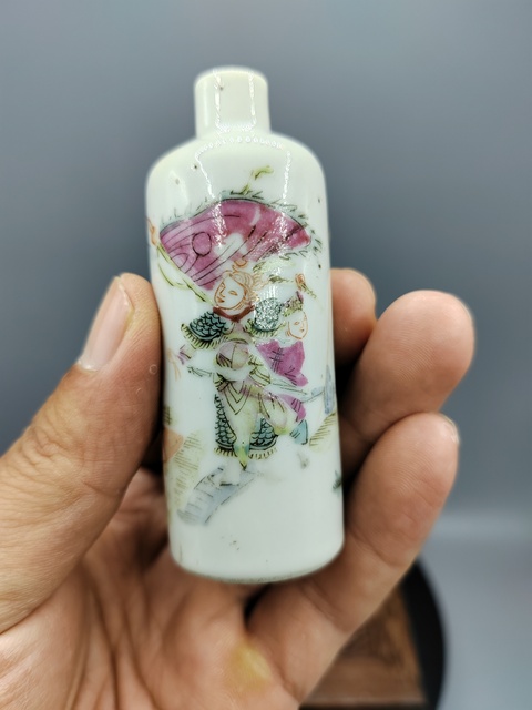古玩陶瓷清同治?粉彩文王訪賢鼻煙壺拍賣,當(dāng)前價(jià)格598元