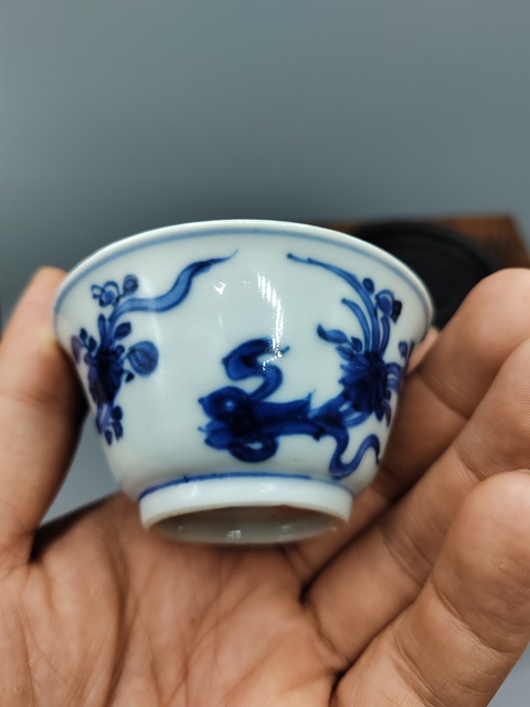 古玩陶瓷清康熙?青花花蝶紋主人杯拍賣，當前價格880元