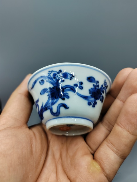 古玩陶瓷清康熙?青花花蝶紋主人杯拍賣，當前價格880元