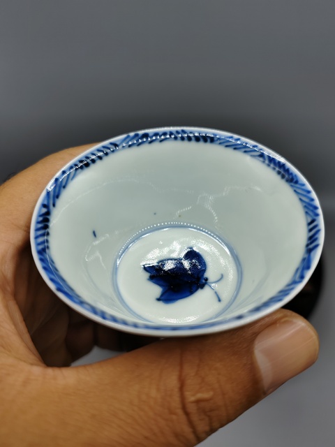 古玩陶瓷清康熙?青花花蝶紋主人杯拍賣，當前價格880元