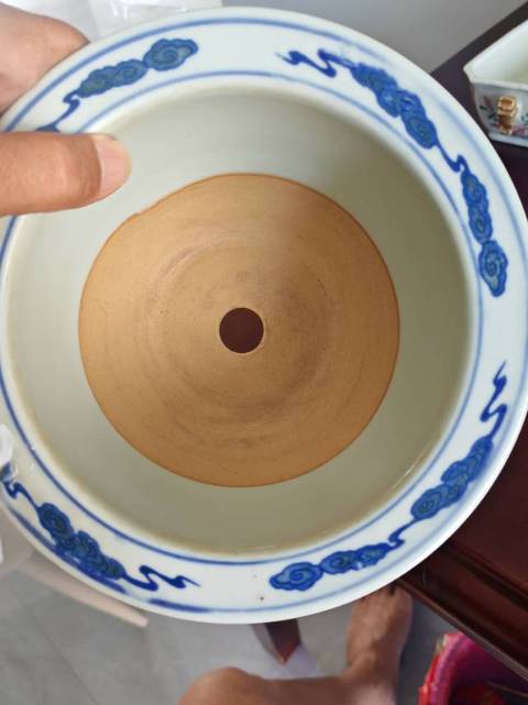 古玩陶瓷青花龍紋花盆真品鑒賞圖