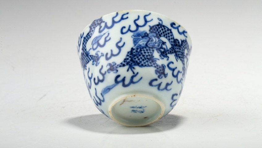 古玩陶瓷青花龍紋杯真品鑒賞圖