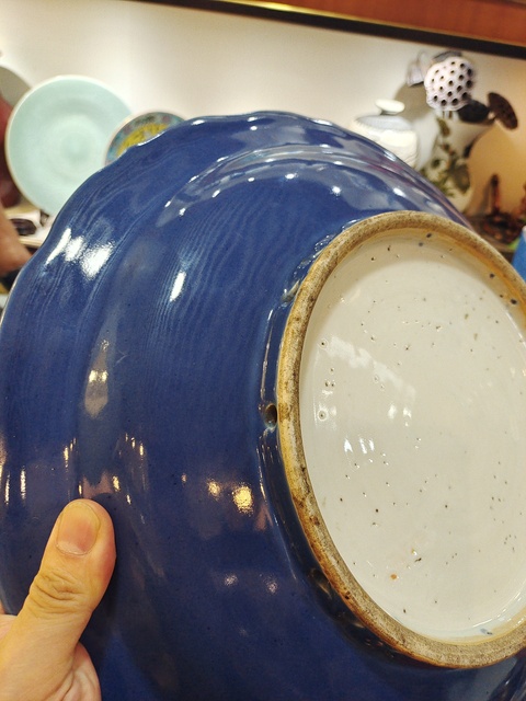 古玩陶瓷霽藍釉菱口盤真品鑒賞圖