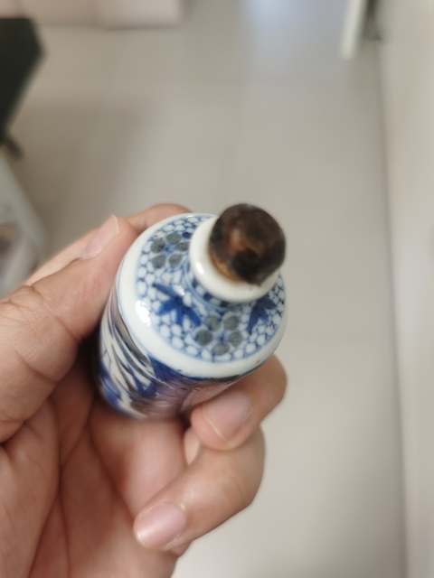 古玩陶瓷青花釉里紅人物鼻煙壺真品鑒賞圖