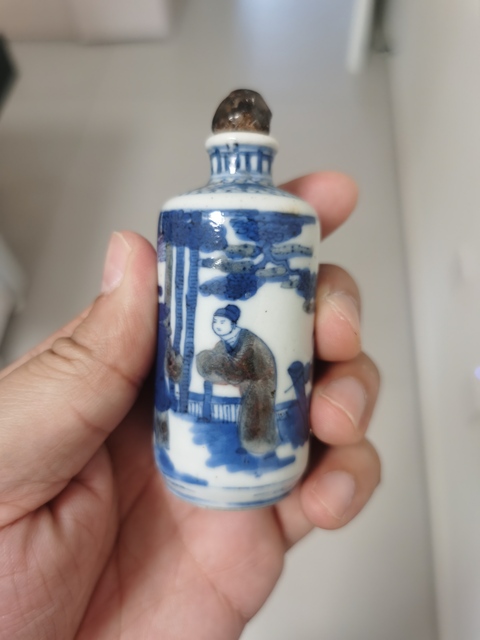 古玩陶瓷青花釉里紅人物鼻煙壺真品鑒賞圖