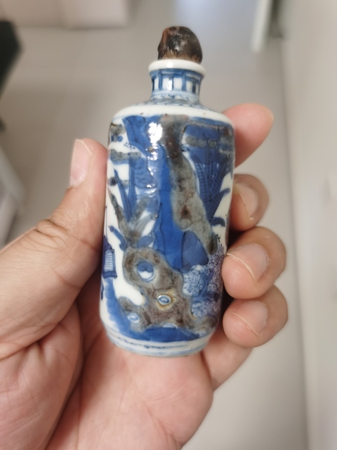 古玩陶瓷青花釉里紅人物鼻煙壺真品鑒賞圖