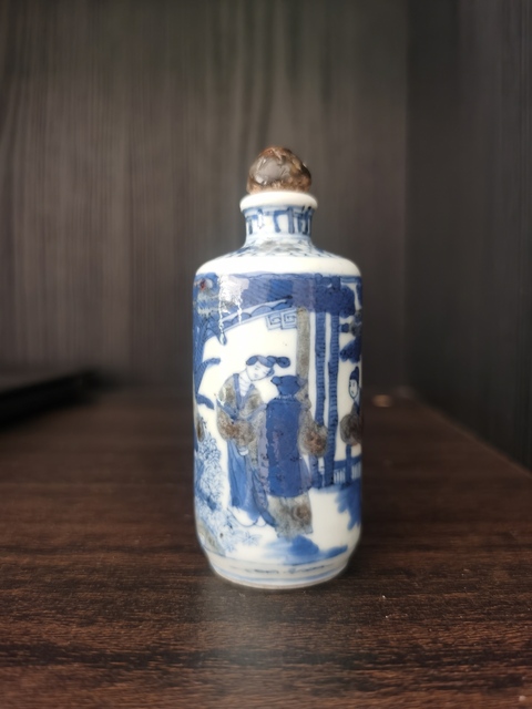 古玩陶瓷青花釉里紅人物鼻煙壺真品鑒賞圖