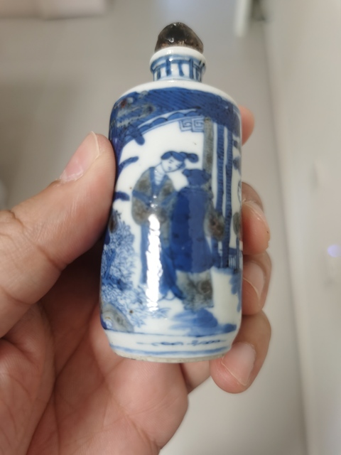 古玩陶瓷青花釉里紅人物鼻煙壺真品鑒賞圖