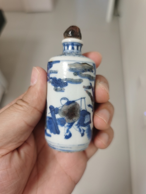 古玩陶瓷青花釉里紅人物鼻煙壺真品鑒賞圖