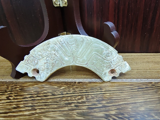 古玩玉器和田玉雕“虺龍紋璜”真品鑒賞圖