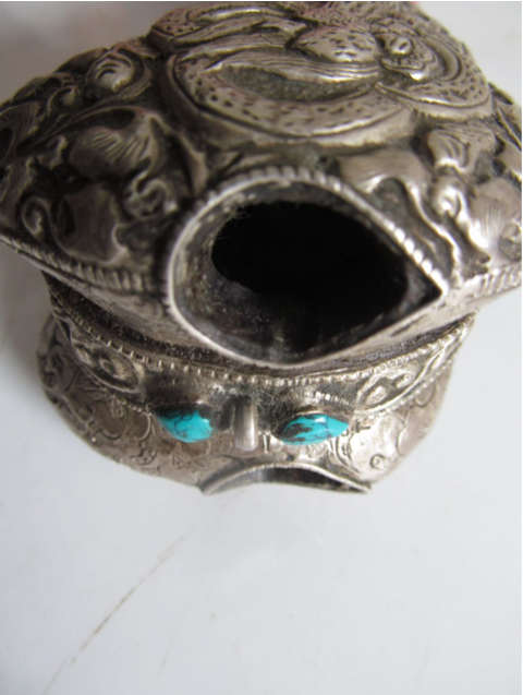 古玩雜項近代制作包銀裝飾骨質煙具真品鑒賞圖