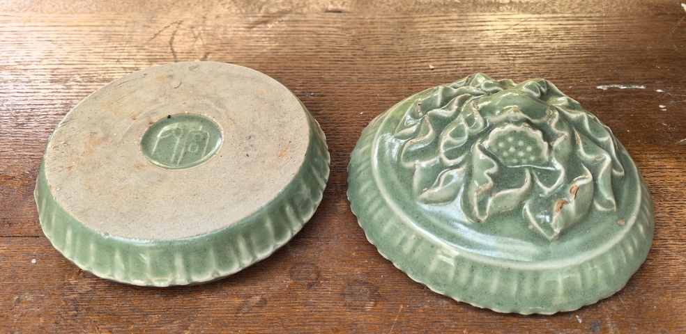 古玩陶瓷青釉蓋盒真品鑒賞圖