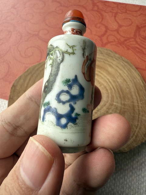古玩陶瓷粉彩劉海戲金蟾圖鼻煙壺真品鑒賞圖