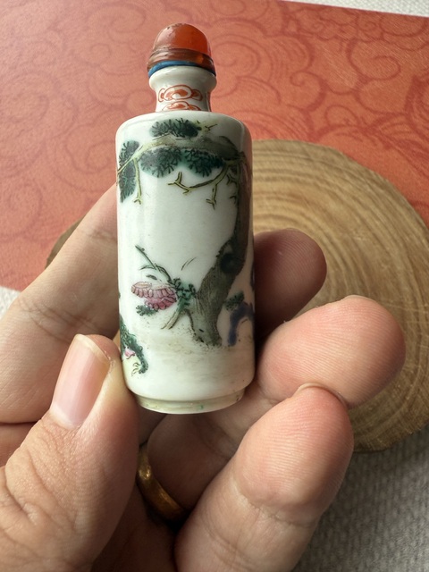 古玩陶瓷粉彩劉海戲金蟾圖鼻煙壺真品鑒賞圖