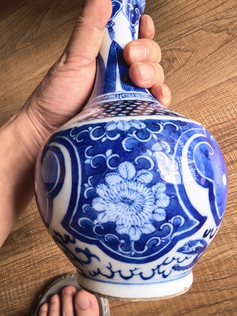 古玩陶瓷青花如意開光花卉紋賞瓶真品鑒賞圖