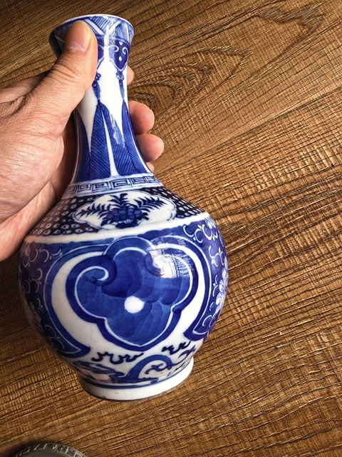 古玩陶瓷青花如意開光花卉紋賞瓶真品鑒賞圖