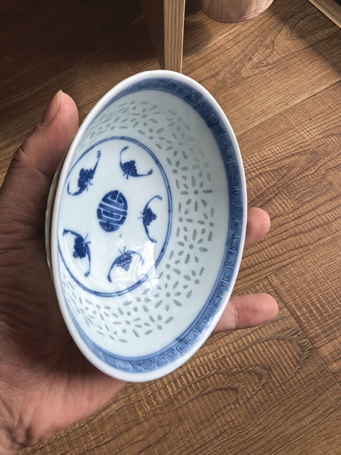 古玩陶瓷青花五福捧壽圖玲瓏瓷碗真品鑒賞圖