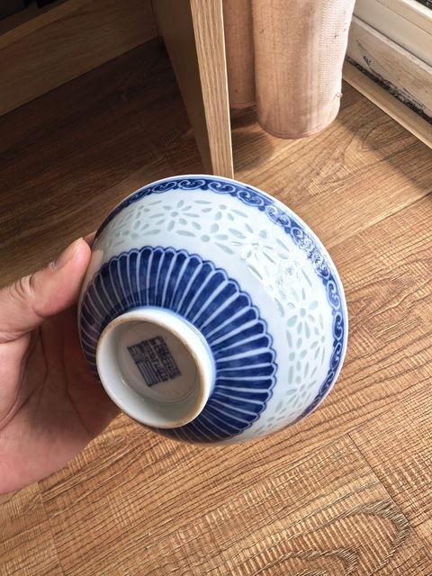 古玩陶瓷青花五福捧壽圖玲瓏瓷碗真品鑒賞圖