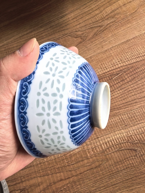 古玩陶瓷青花五福捧壽圖玲瓏瓷碗真品鑒賞圖