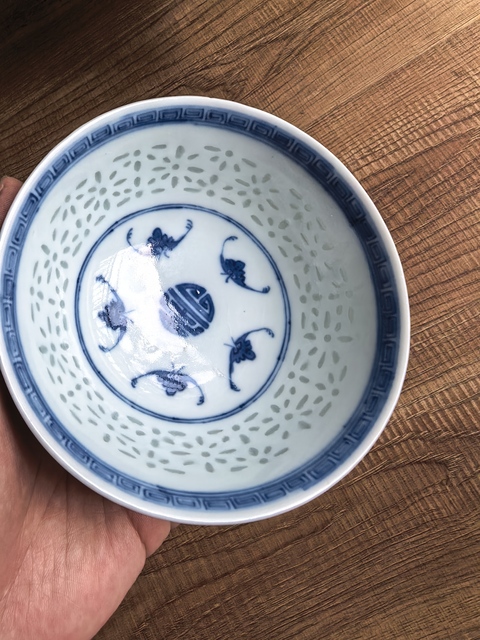 古玩陶瓷青花五福捧壽圖玲瓏瓷碗真品鑒賞圖