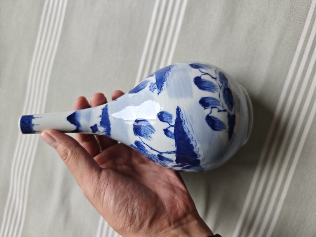 古玩陶瓷人物山水青花錐把瓶真品鑒賞圖