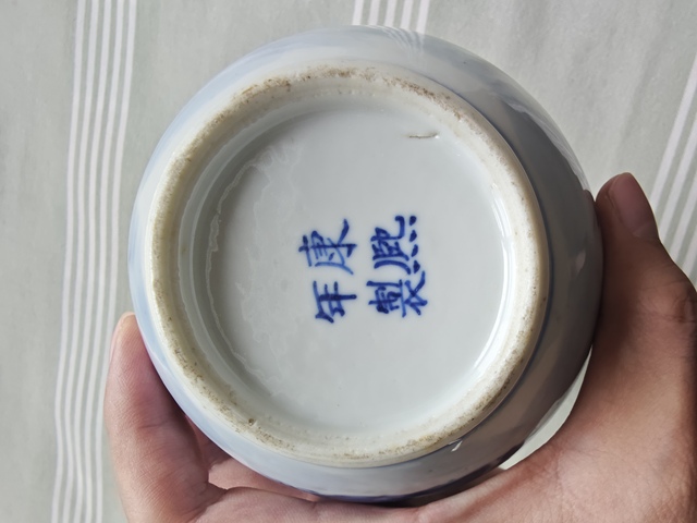 古玩陶瓷人物山水青花錐把瓶真品鑒賞圖