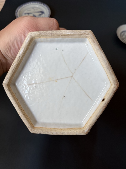 古玩陶瓷粉彩鏤空六方帽筒真品鑒賞圖