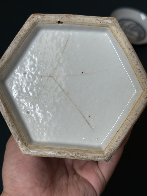 古玩陶瓷粉彩鏤空六方帽筒真品鑒賞圖