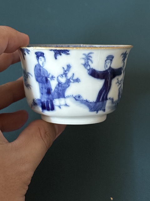 古玩陶瓷三娘教子折桂圖青花執杯真品鑒賞圖