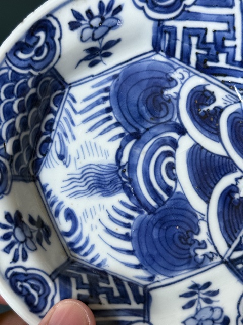 古玩陶瓷晚明青花盤真品鑒賞圖