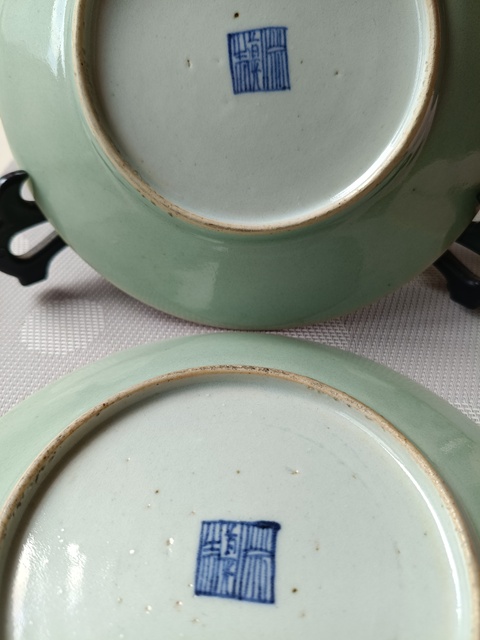 古玩陶瓷豆青釉花鳥蝶紋廣彩盤真品鑒賞圖
