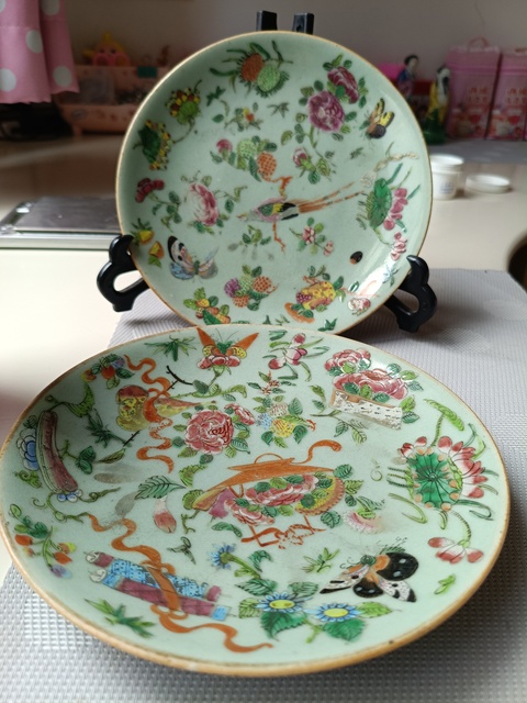 古玩陶瓷豆青釉花鳥蝶紋廣彩盤真品鑒賞圖