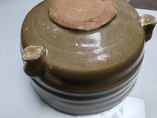 古玩陶瓷龍泉青瓷黃釉三足爐真品鑒賞圖