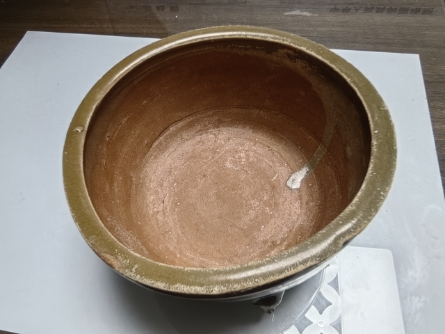 古玩陶瓷龍泉青瓷黃釉三足爐真品鑒賞圖