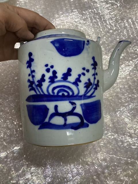古玩陶瓷青花花卉紋茶壺真品鑒賞圖