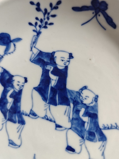 古玩陶瓷嬰戲紋青花盤真品鑒賞圖